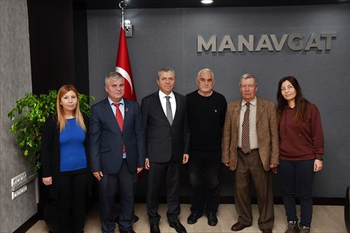 Türk Hava Kurumu Manavgat İlçe Başkanı Hasan ARSLAN ve beraberindekiler, Kaymakamımız Abdulkadir DEMİR'i Makamında Ziyaret Ettiler